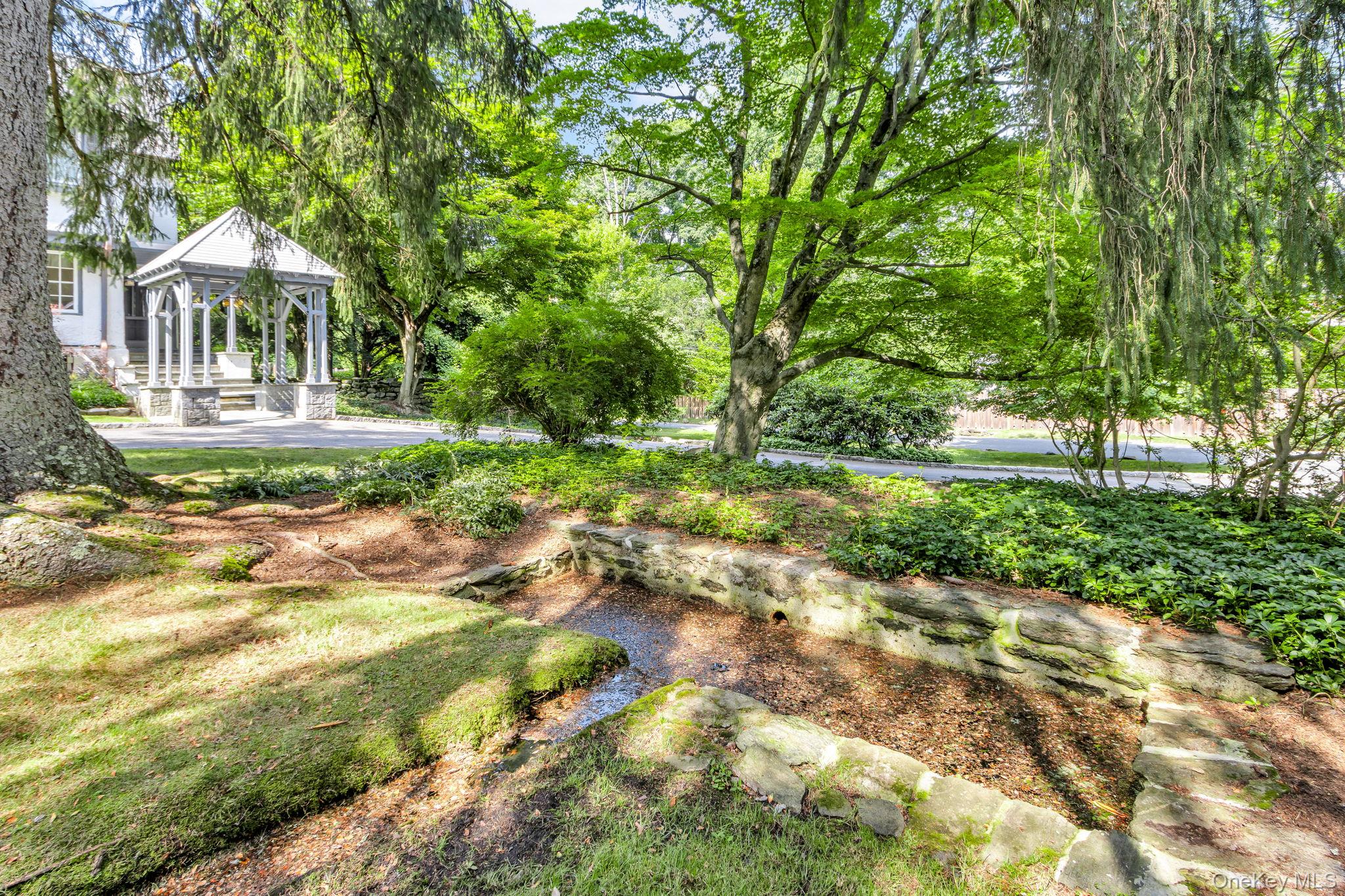 77 Haights Cross Road, Chappaqua, NY 10514