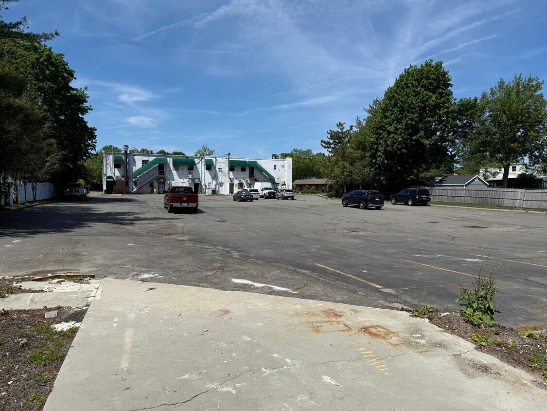 52 Broadway, Greenlawn, NY 11740