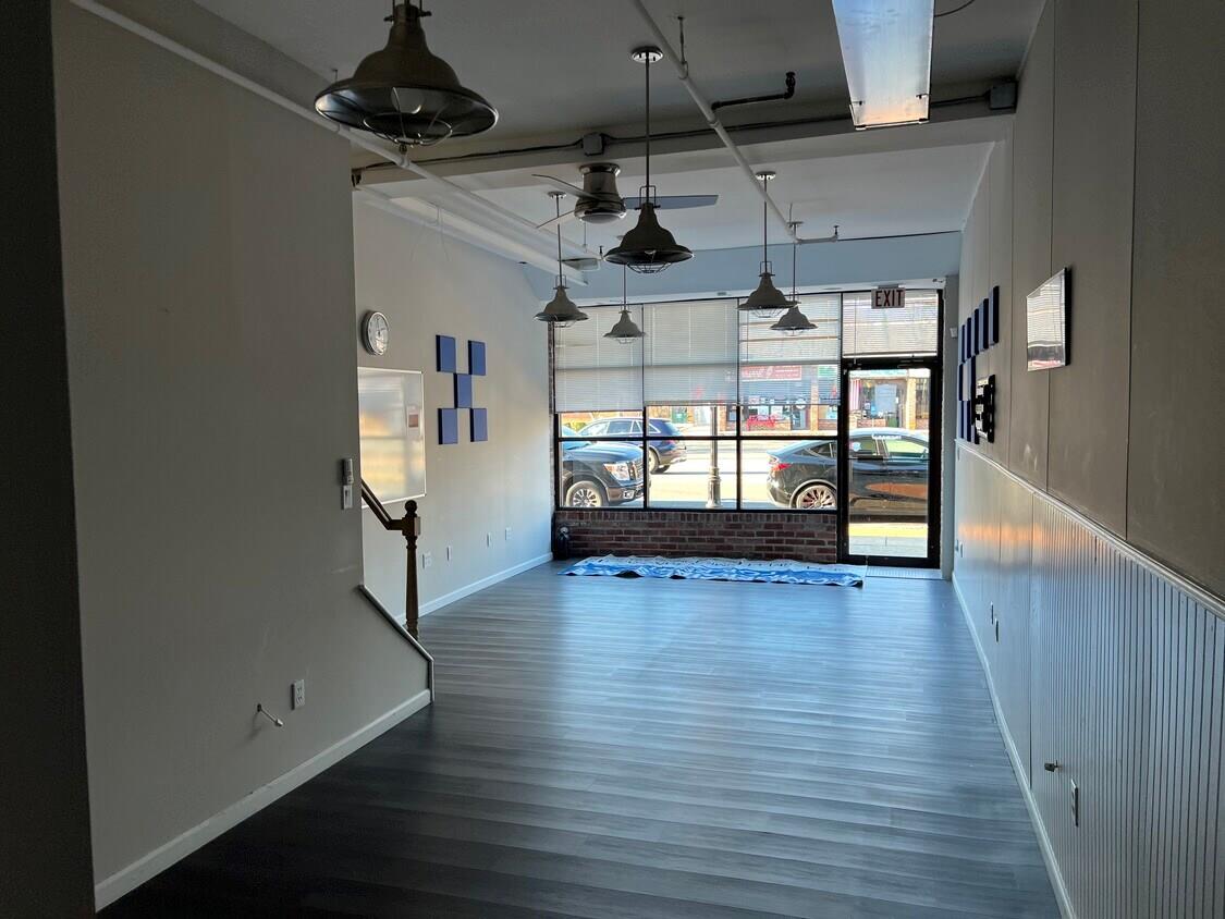 52 Broadway, Greenlawn, NY 11740