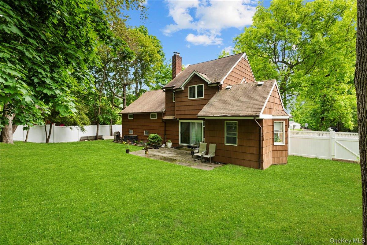 18 Nursery Road, Melville, NY 11747