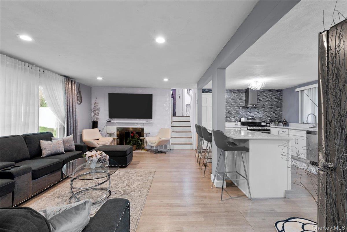 18 Nursery Road, Melville, NY 11747