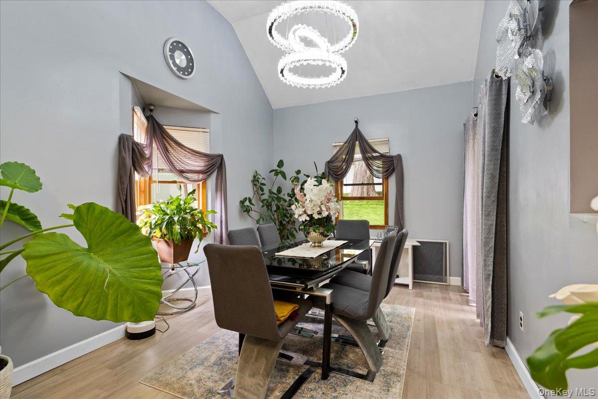 18 Nursery Road, Melville, NY 11747