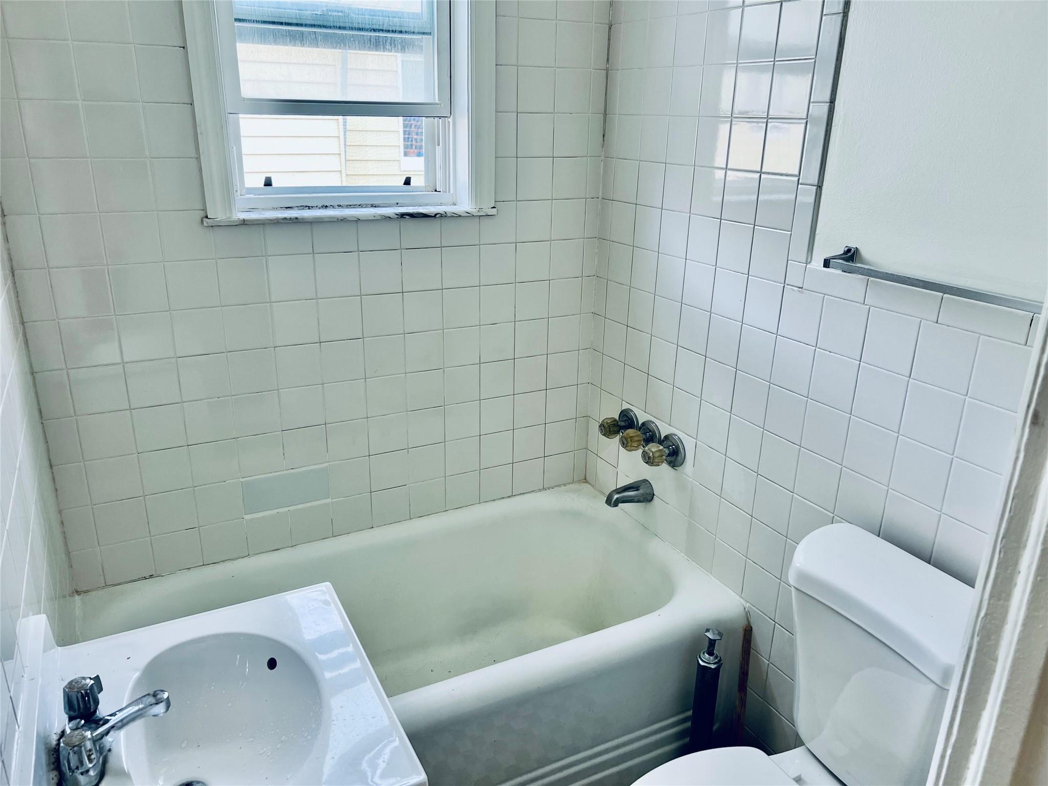 137 Lake Avenue, Yonkers, NY 10703