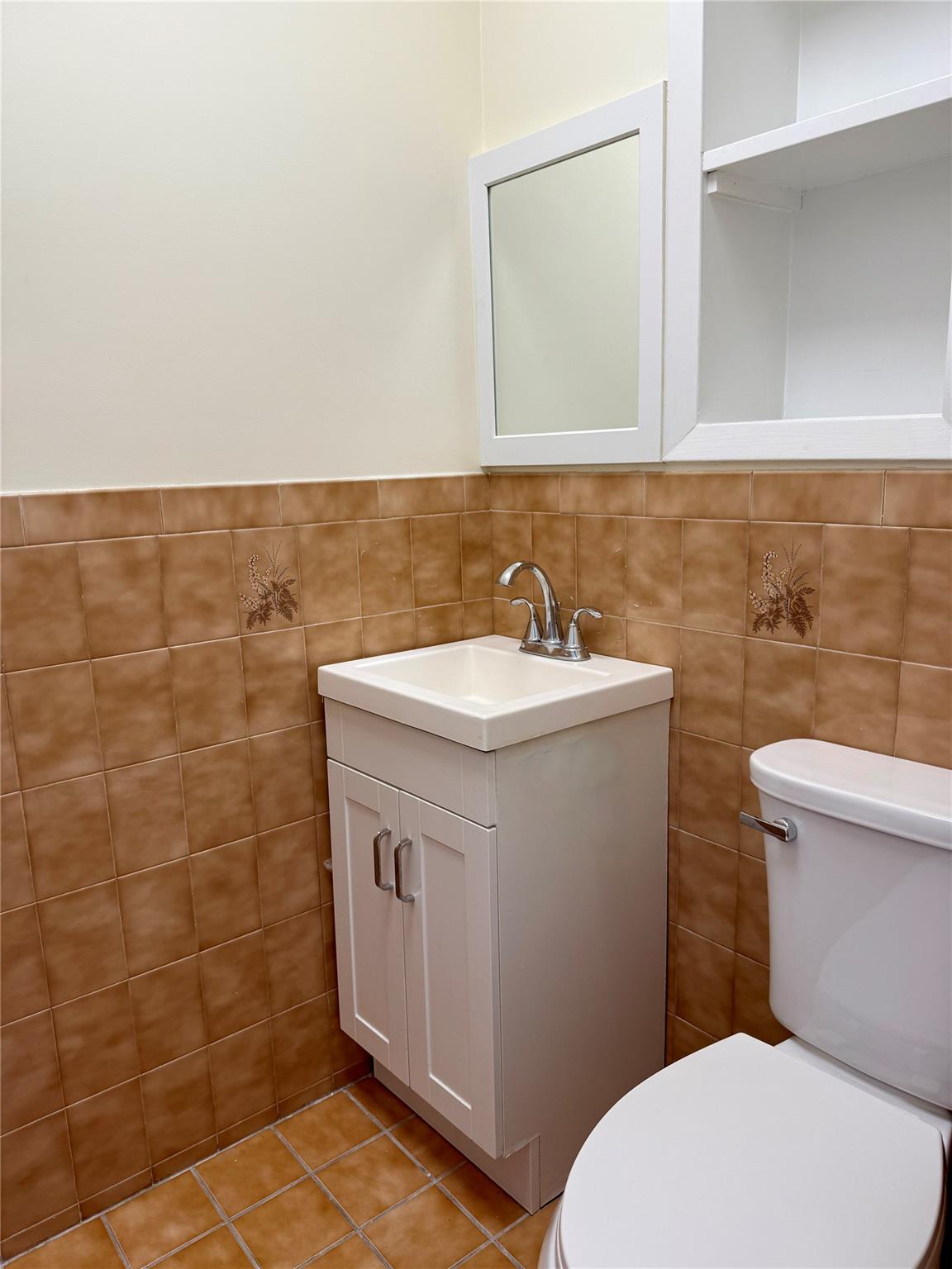 44 Atlantic Avenue # 2R, Lynbrook, NY 11563