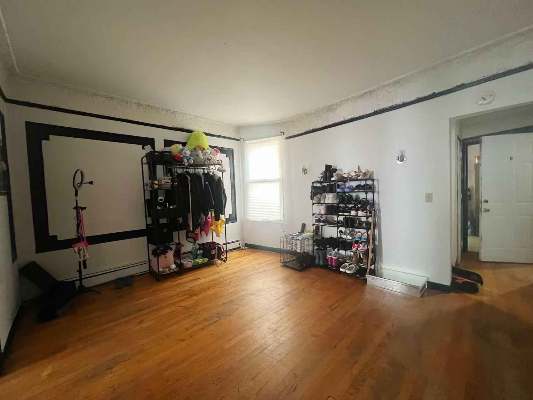 63 1/2 Glen Street, Glen Cove, NY 11542