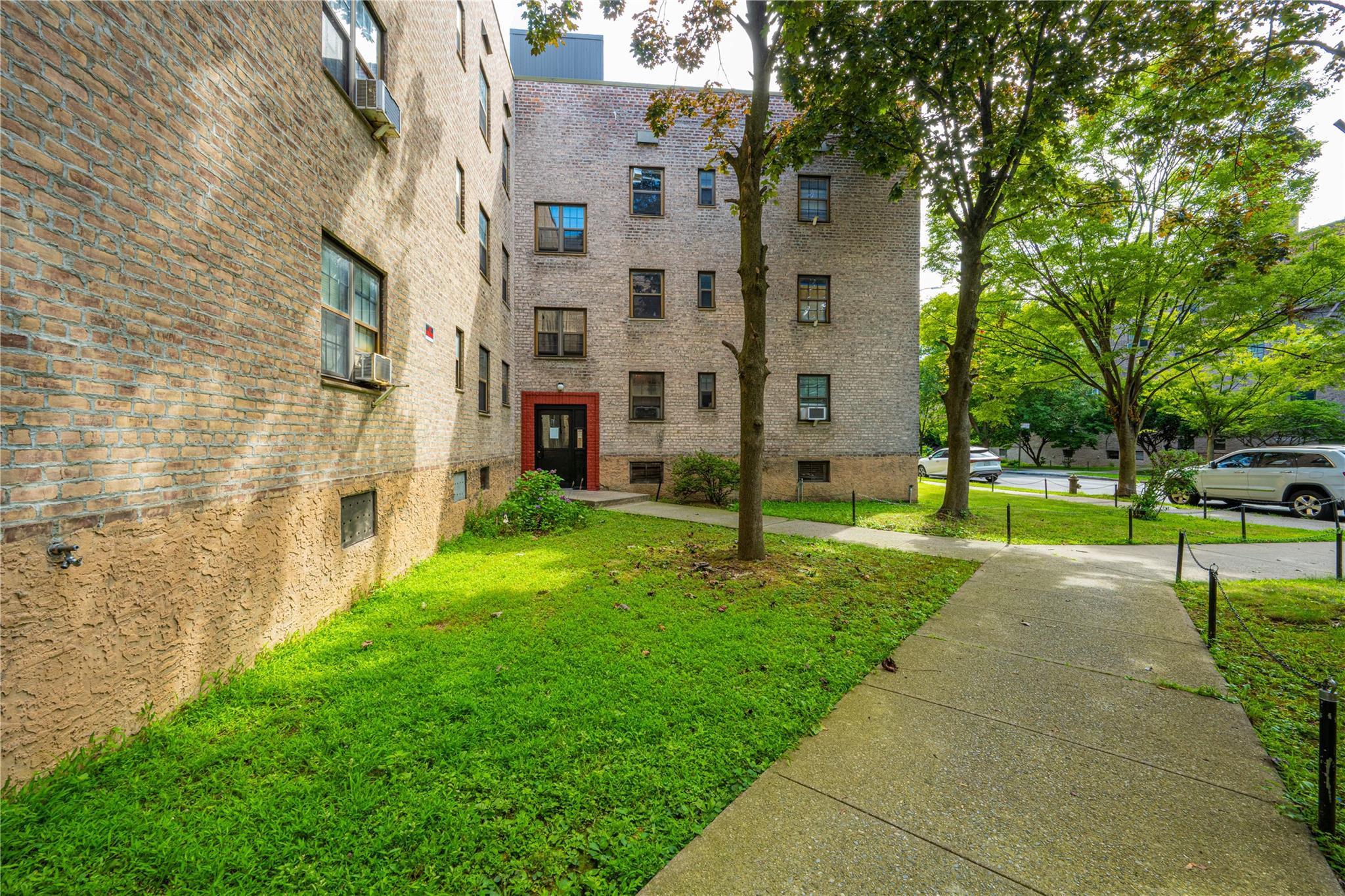 14415 78 Road # 2D, Kew Garden Hills, NY 11367