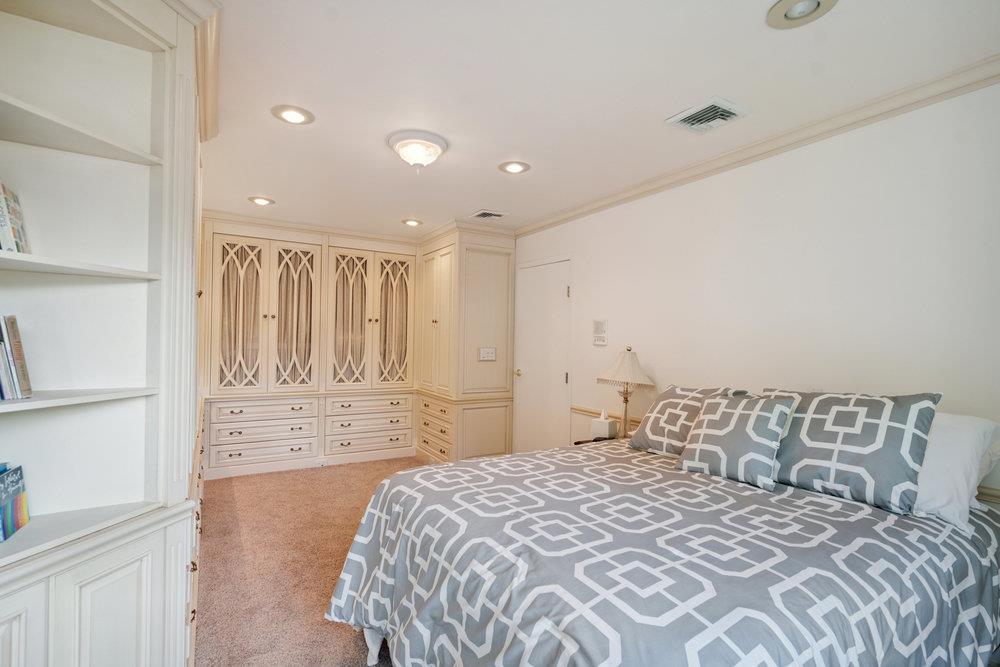 26 Hunt Court, Jericho, NY 11753