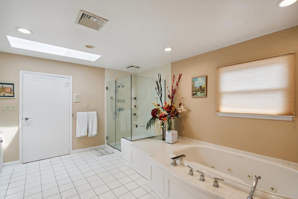 26 Hunt Court, Jericho, NY 11753