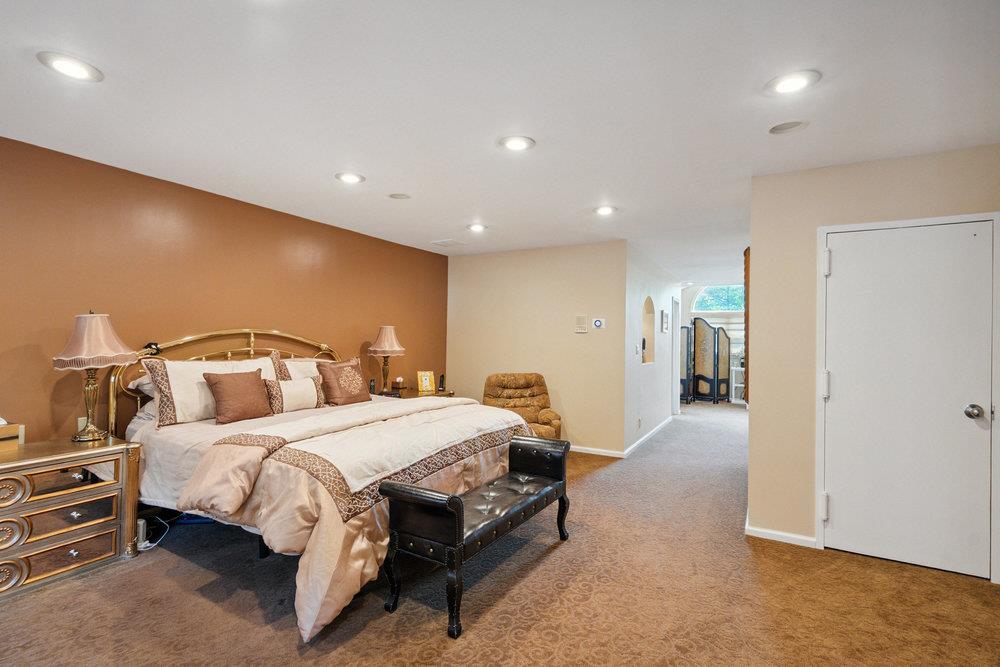 26 Hunt Court, Jericho, NY 11753