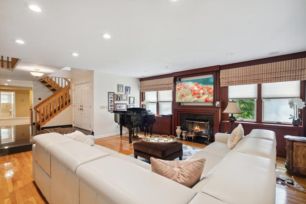 26 Hunt Court, Jericho, NY 11753