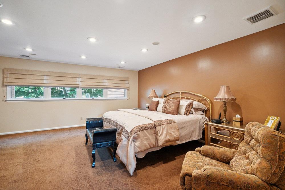 26 Hunt Court, Jericho, NY 11753