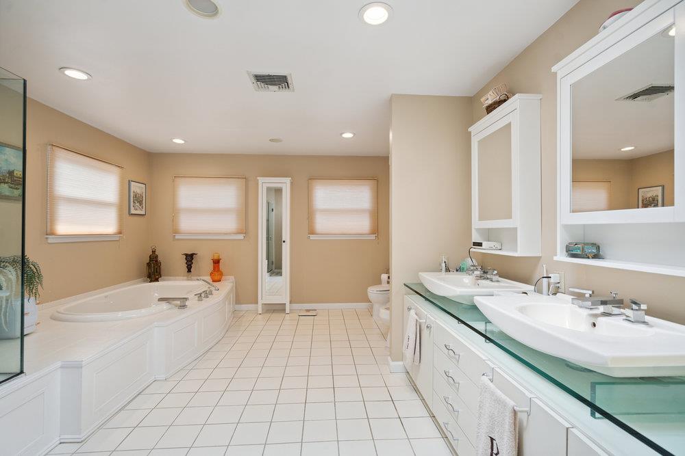 26 Hunt Court, Jericho, NY 11753