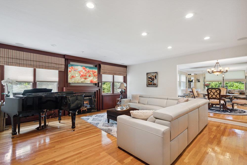 26 Hunt Court, Jericho, NY 11753