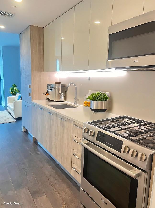 131-05 40 Road # 17T, Flushing, NY 11354