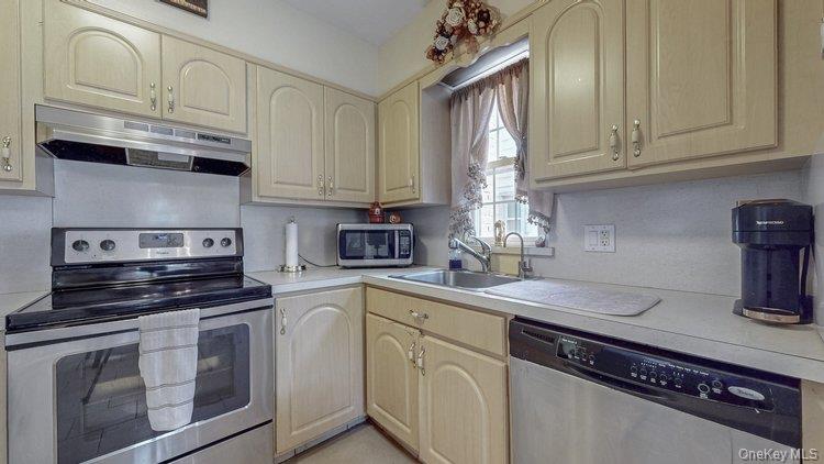 46-03 195th Street, Flushing, NY 11358