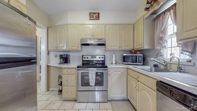 46-03 195th Street, Flushing, NY 11358