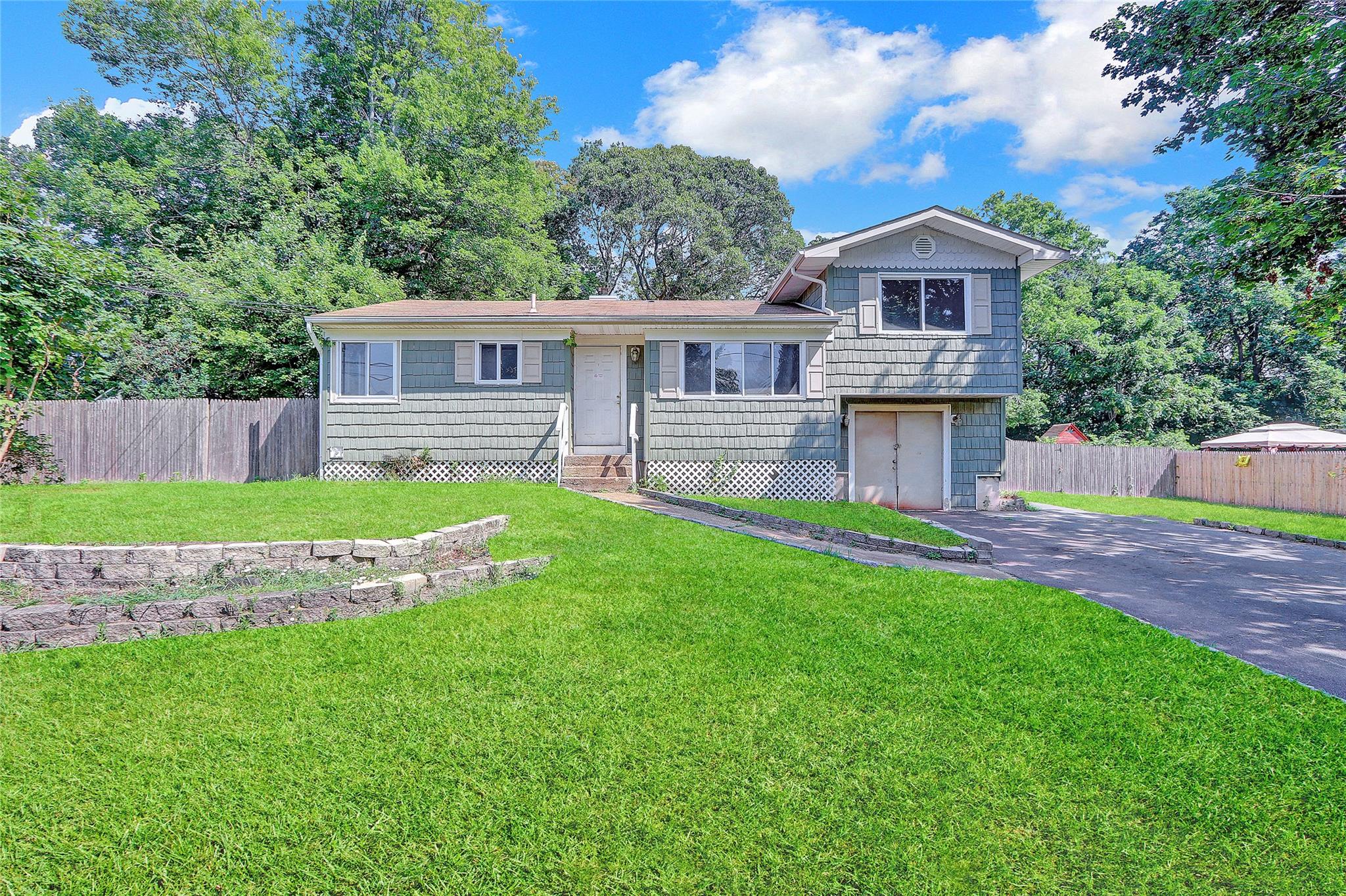11 Halliday Road, Coram, NY 11727