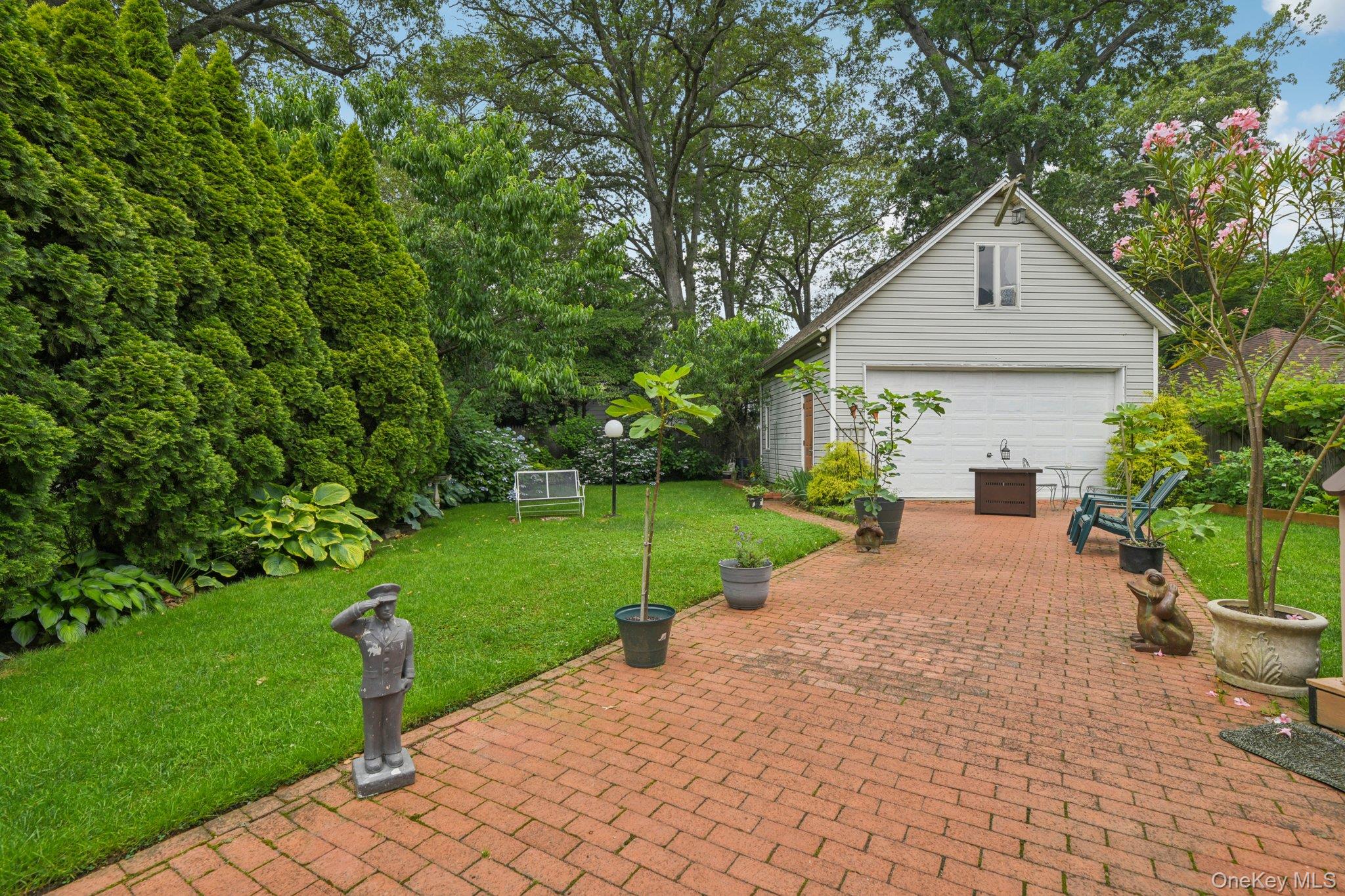 402 N Village Avenue, Rockville Centre, NY 11570