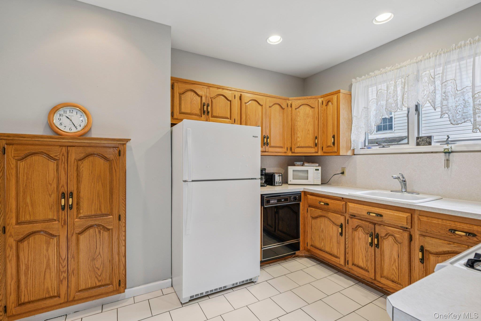 402 N Village Avenue, Rockville Centre, NY 11570