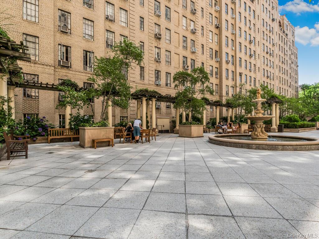 340 W 57th Street # 5F, New York (Manhattan), NY 10019