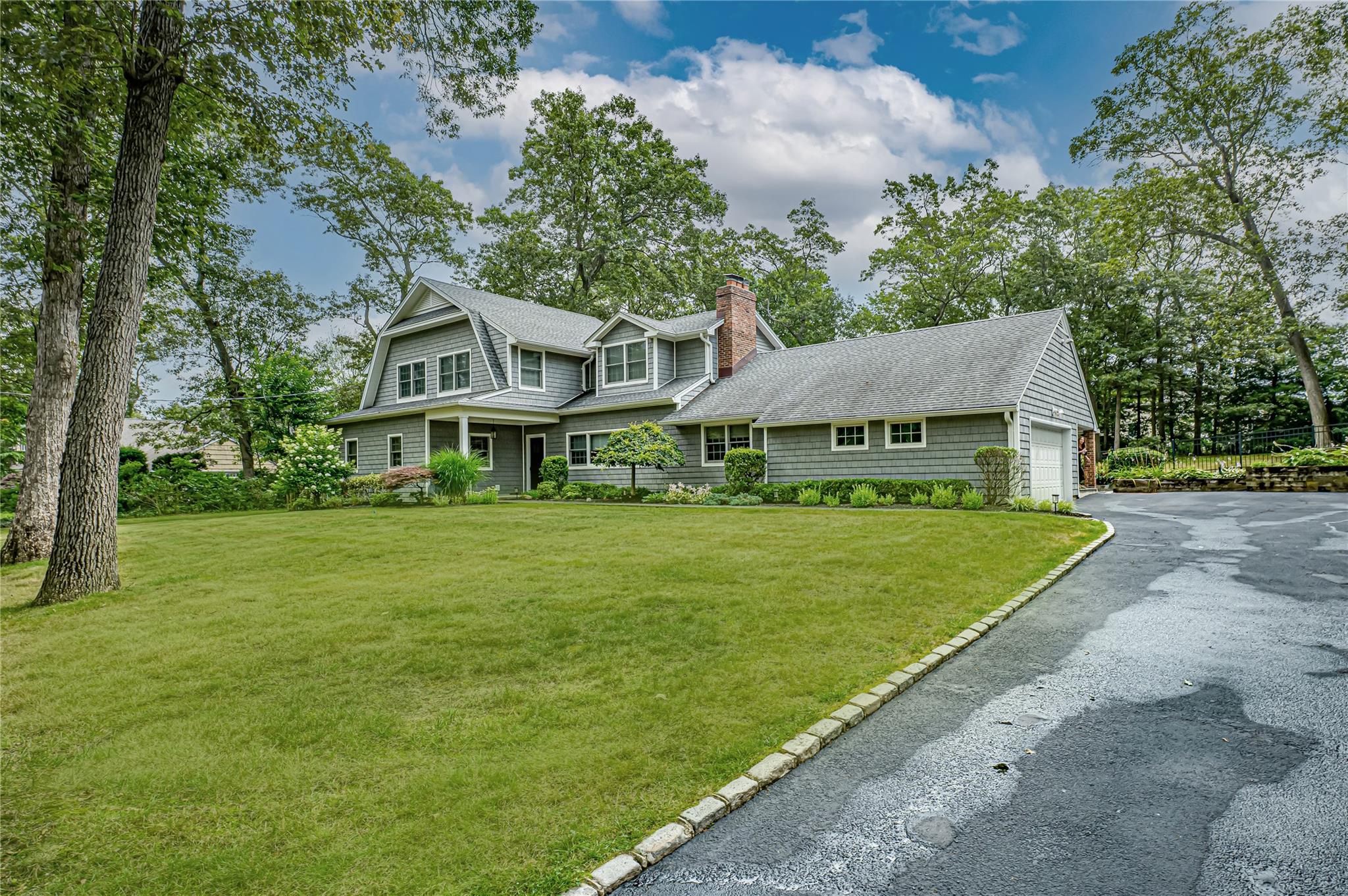 21 The Rise, Woodbury, NY 11797