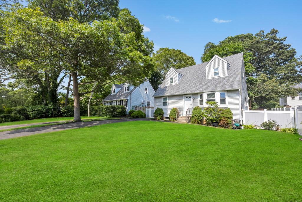 15 Halewood Drive, Shirley, NY 11967
