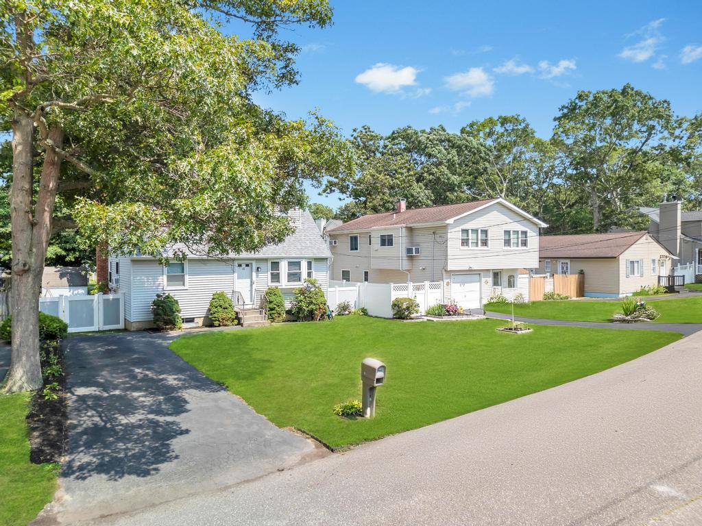15 Halewood Drive, Shirley, NY 11967