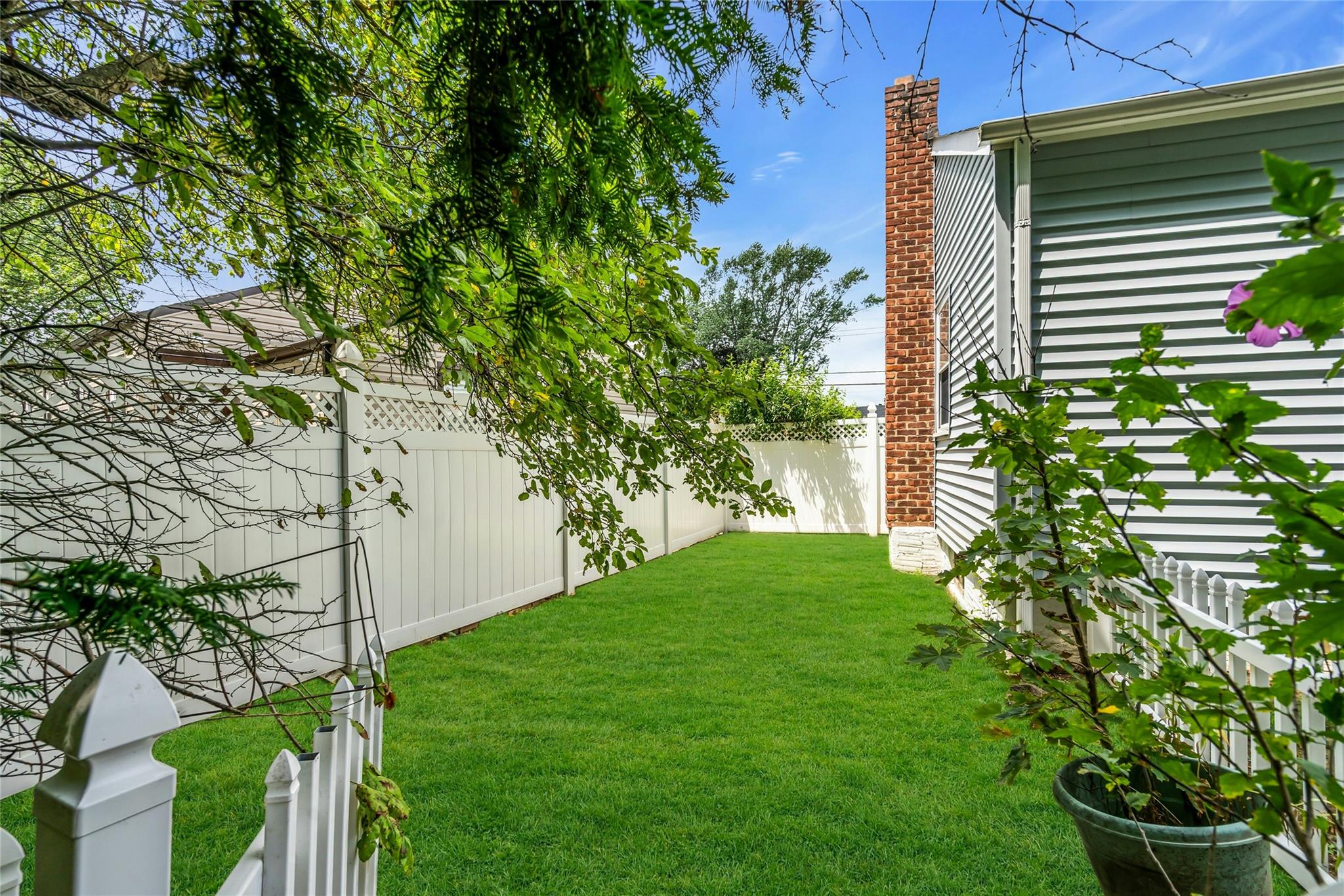 22 Robert Drive, Huntington, NY 11743