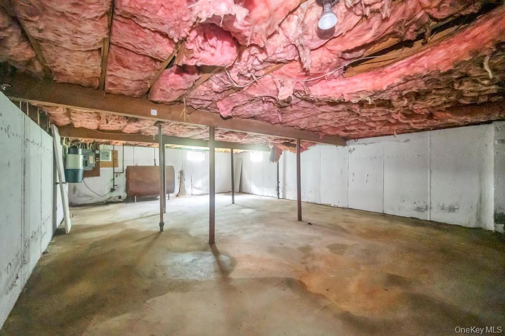 106 Woods Drive, Roslyn, NY 11576