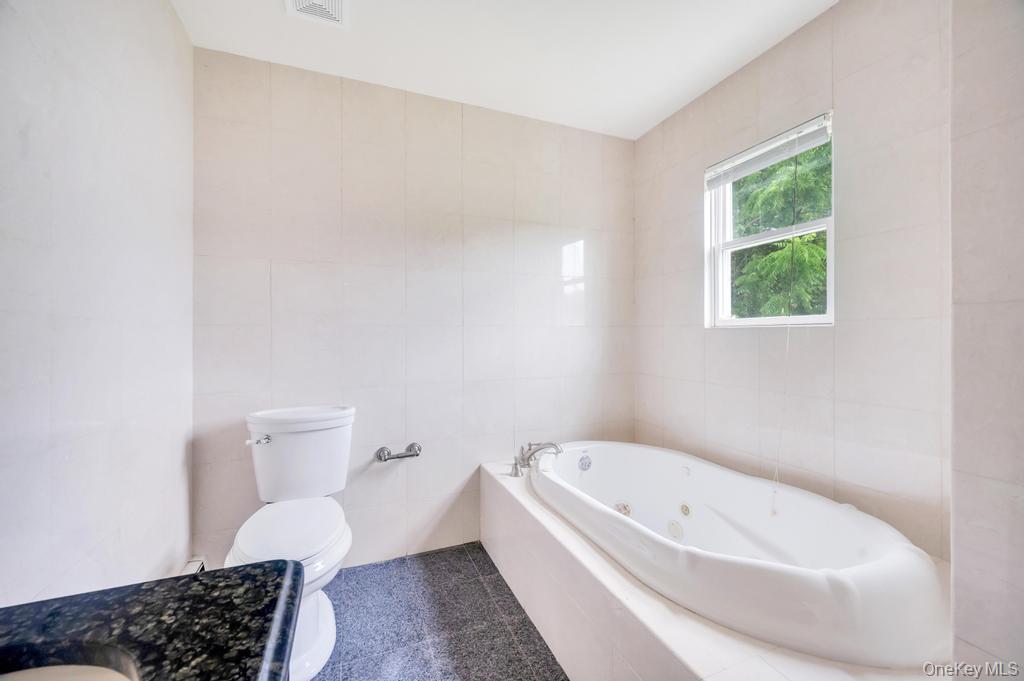 106 Woods Drive, Roslyn, NY 11576