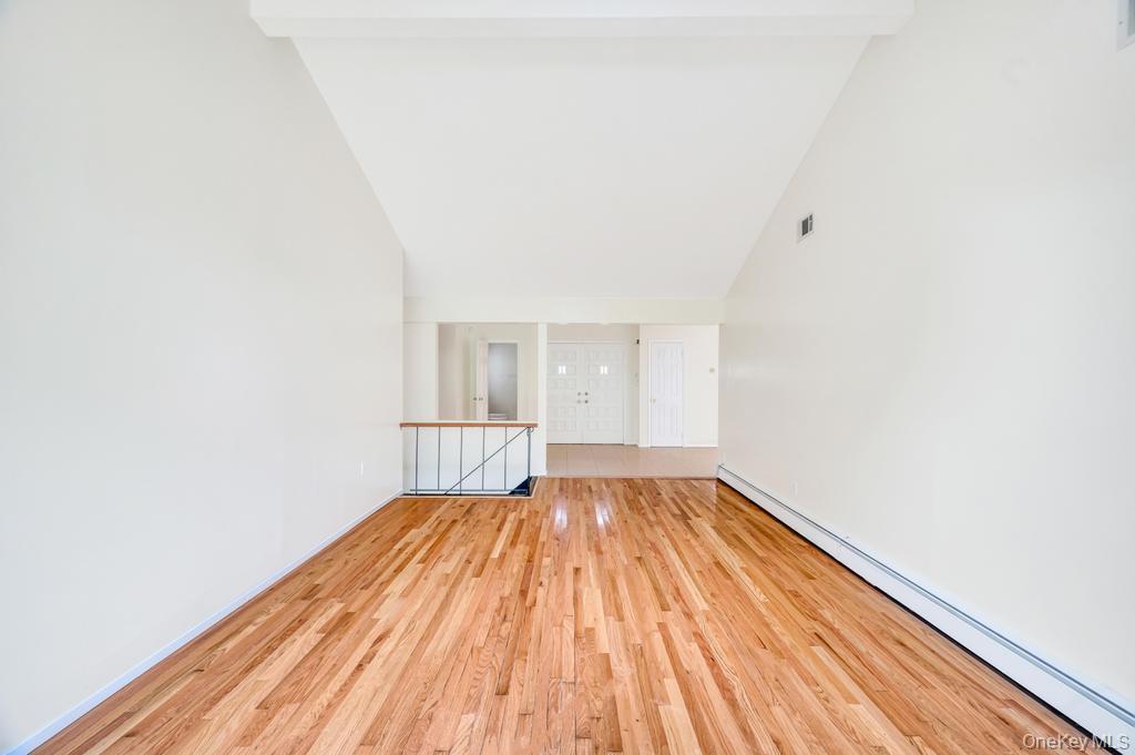 106 Woods Drive, Roslyn, NY 11576