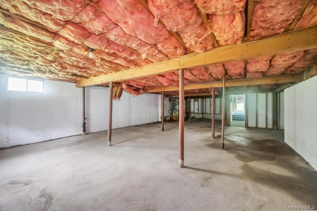 106 Woods Drive, Roslyn, NY 11576