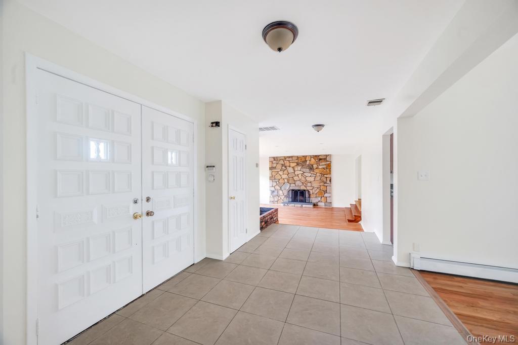 106 Woods Drive, Roslyn, NY 11576