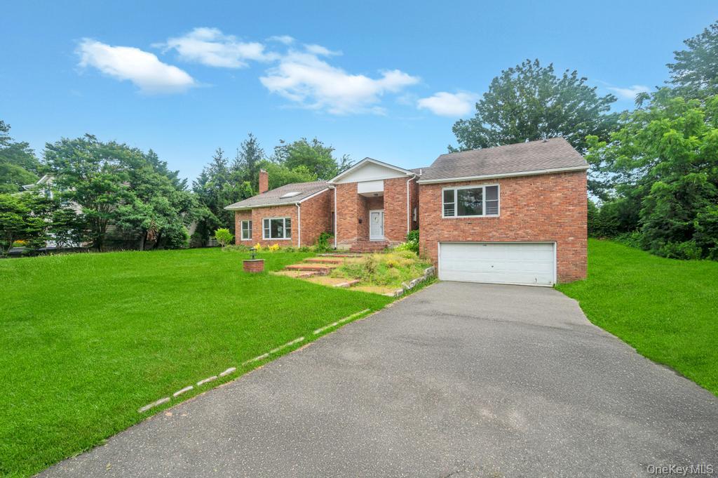 106 Woods Drive, Roslyn, NY 11576