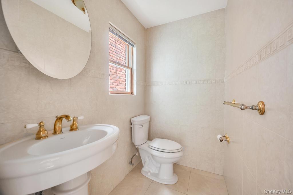 106 Woods Drive, Roslyn, NY 11576