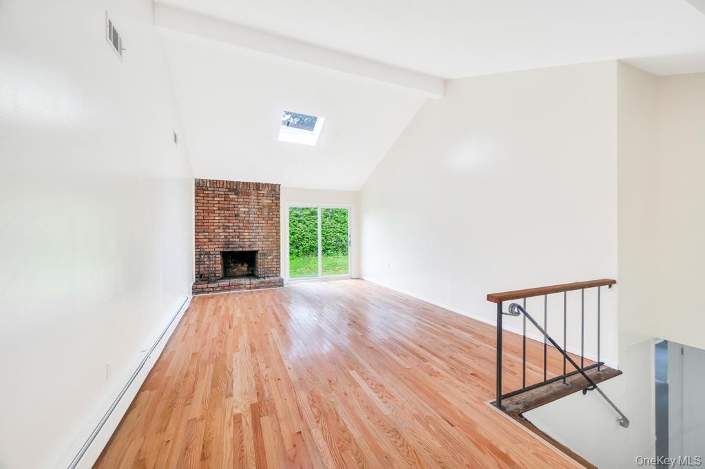 106 Woods Drive, Roslyn, NY 11576