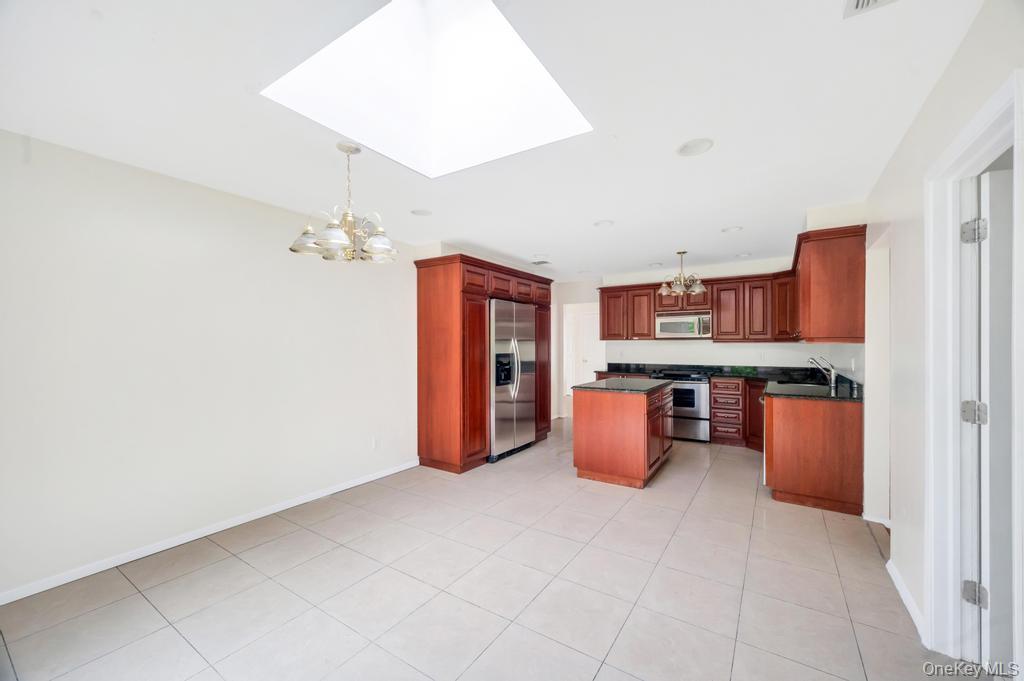 106 Woods Drive, Roslyn, NY 11576