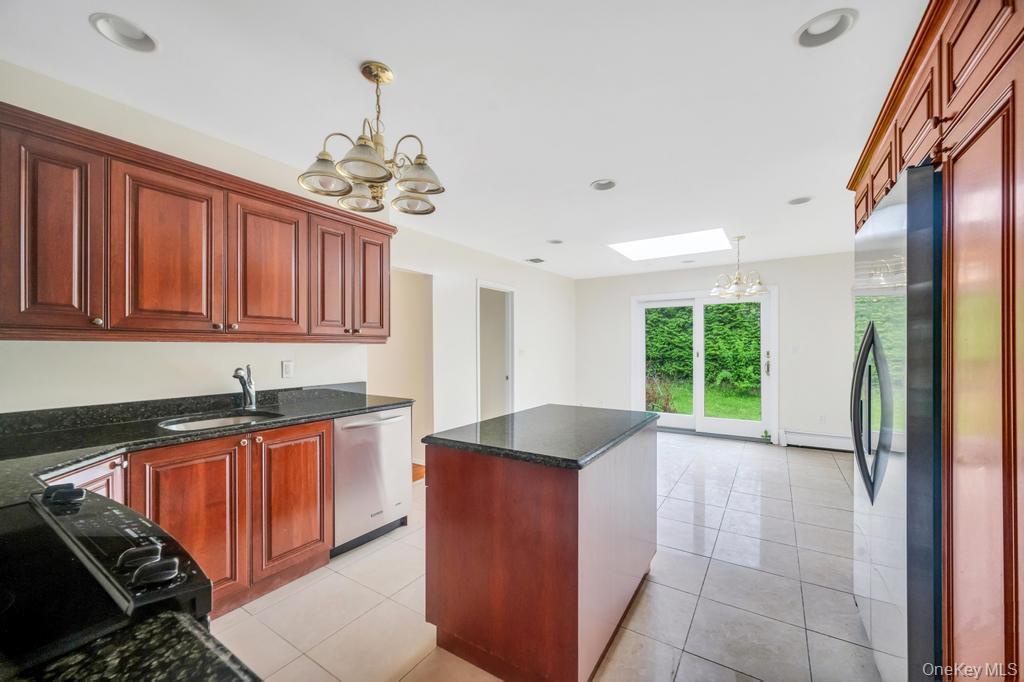 106 Woods Drive, Roslyn, NY 11576