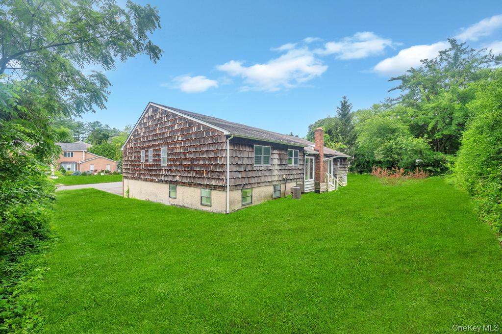 106 Woods Drive, Roslyn, NY 11576