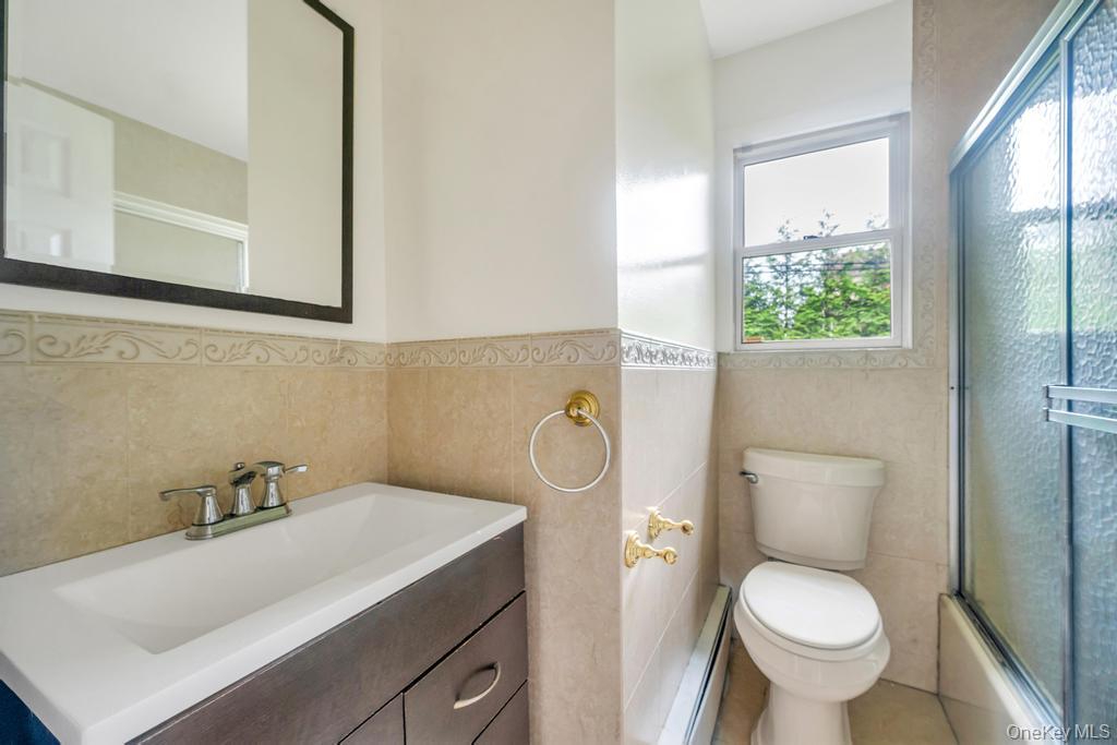 106 Woods Drive, Roslyn, NY 11576