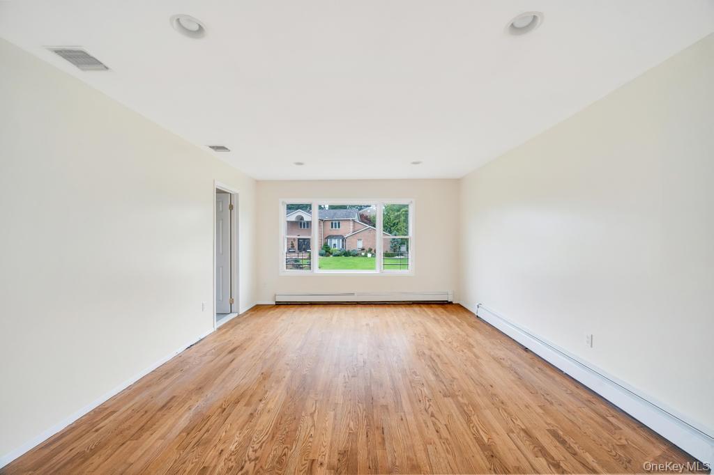 106 Woods Drive, Roslyn, NY 11576