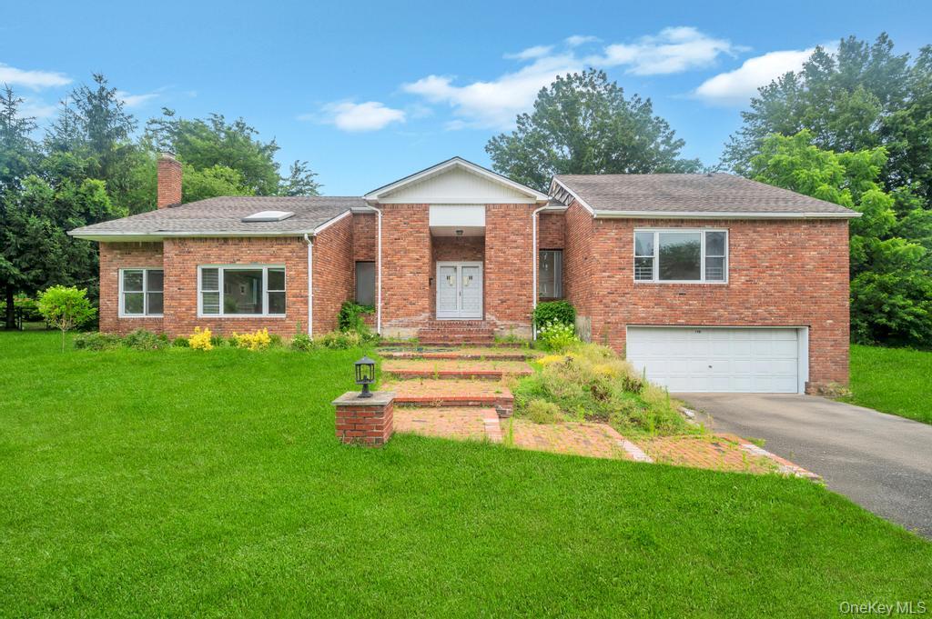 106 Woods Drive, Roslyn, NY 11576