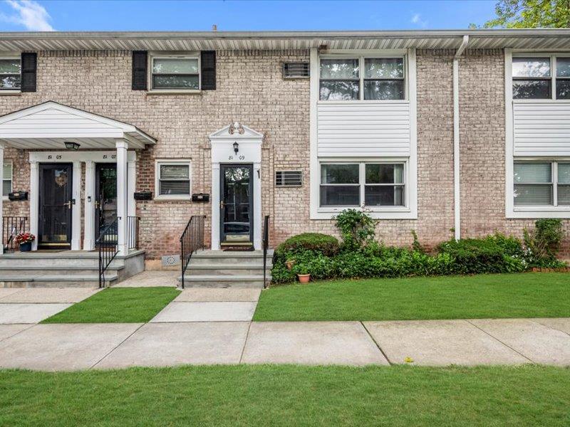 81-09 Langdale Street # 217A, New Hyde Park, NY 11040