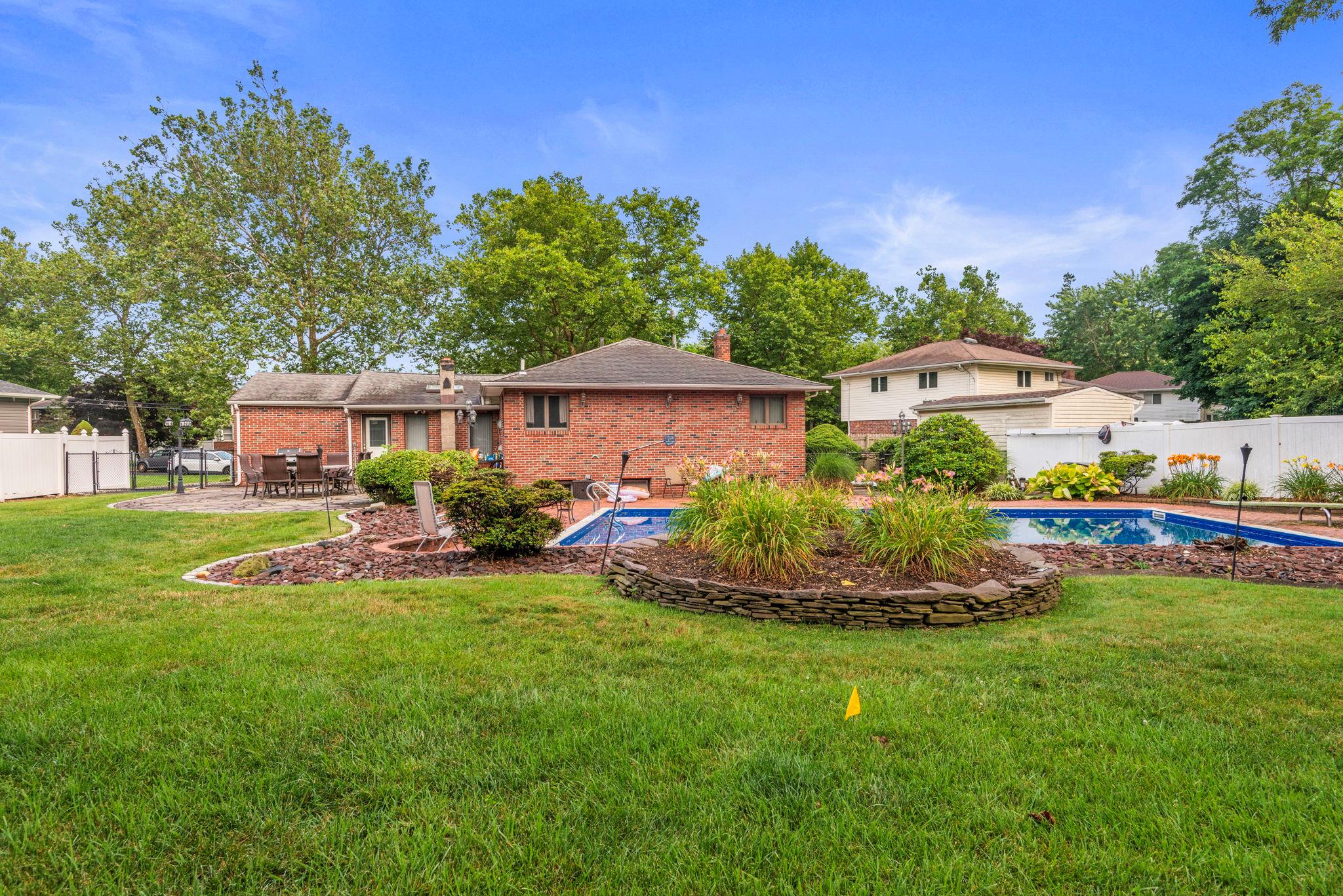 60 Wheatfield Lane, Commack, NY 11725