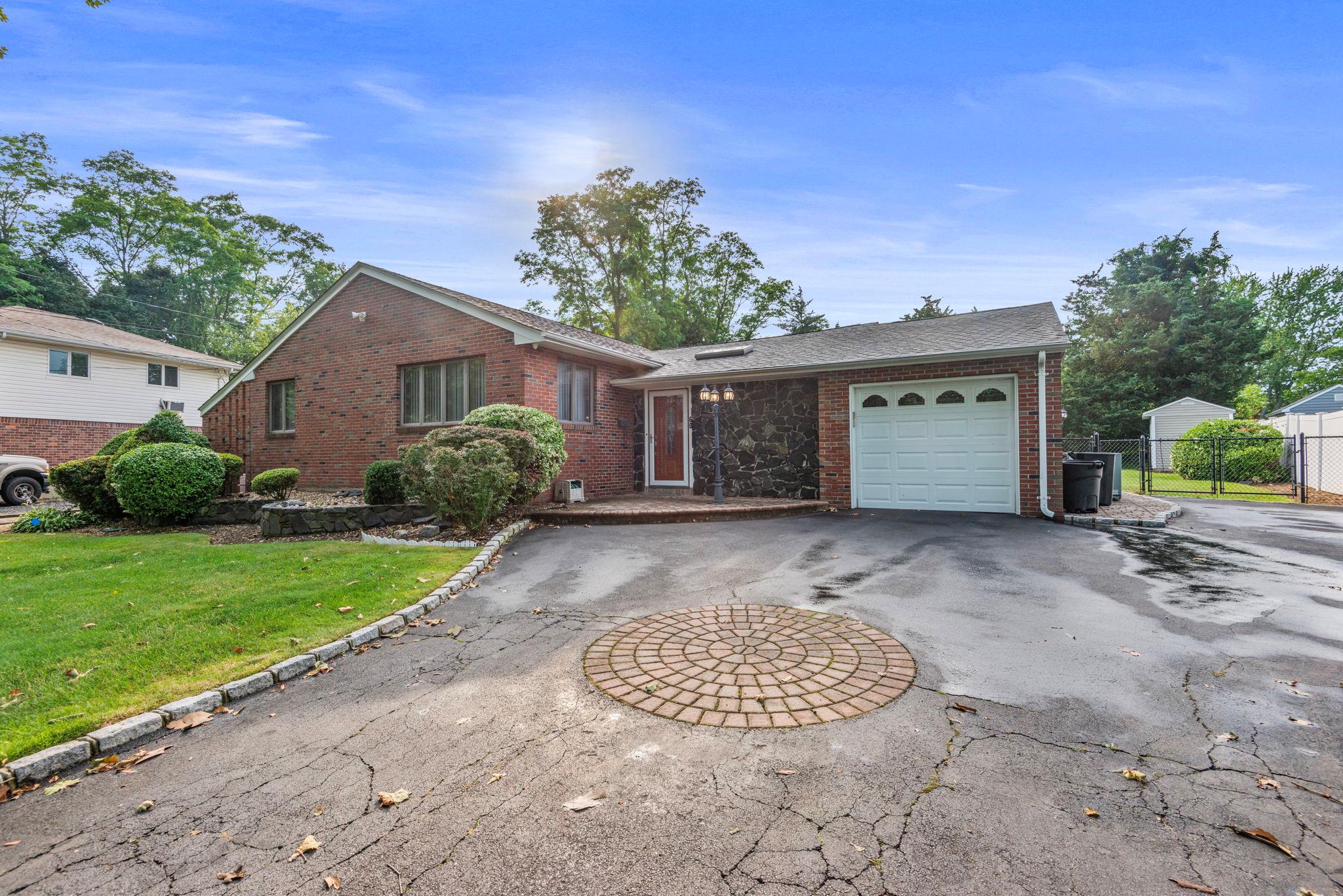60 Wheatfield Lane, Commack, NY 11725