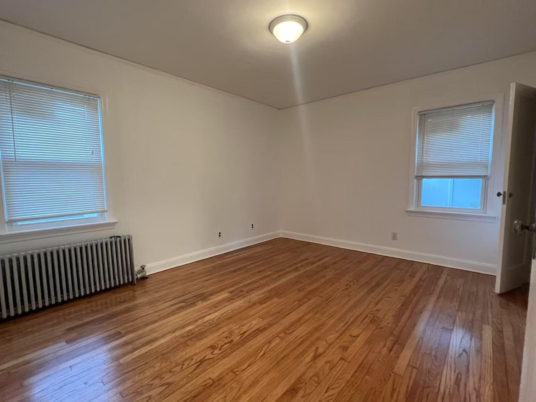 31 Evergreen Lane, New Hyde Park, NY 11040