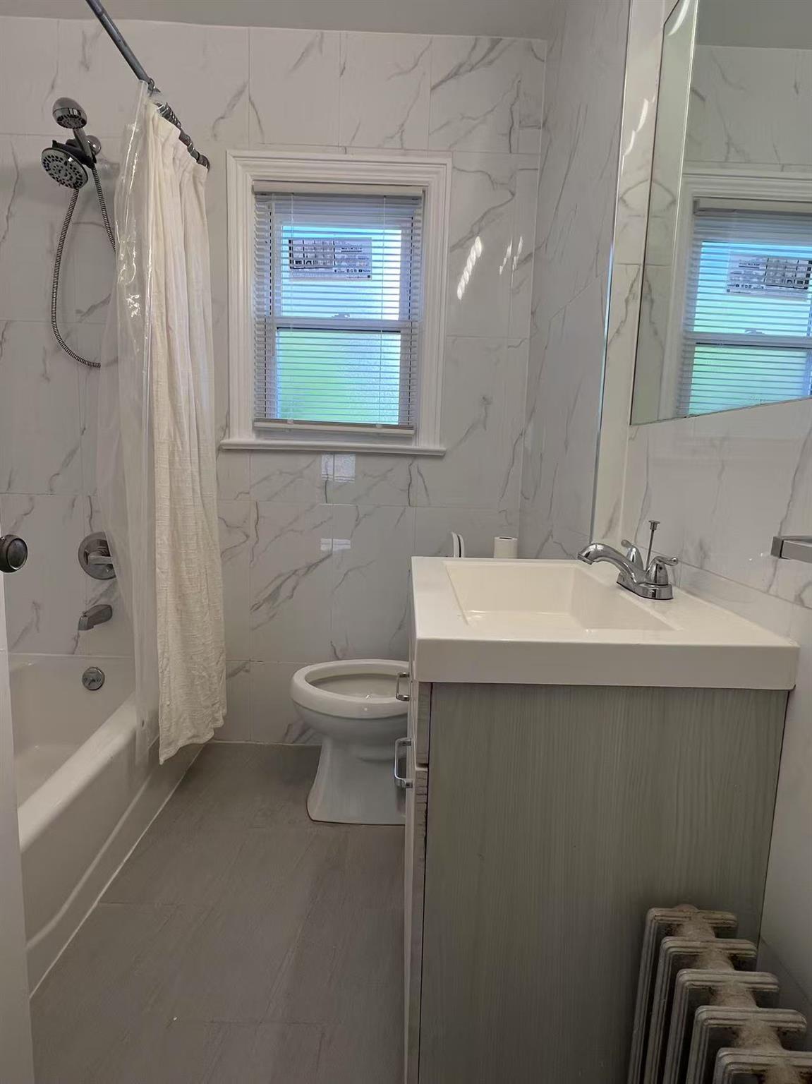 31 Evergreen Lane, New Hyde Park, NY 11040