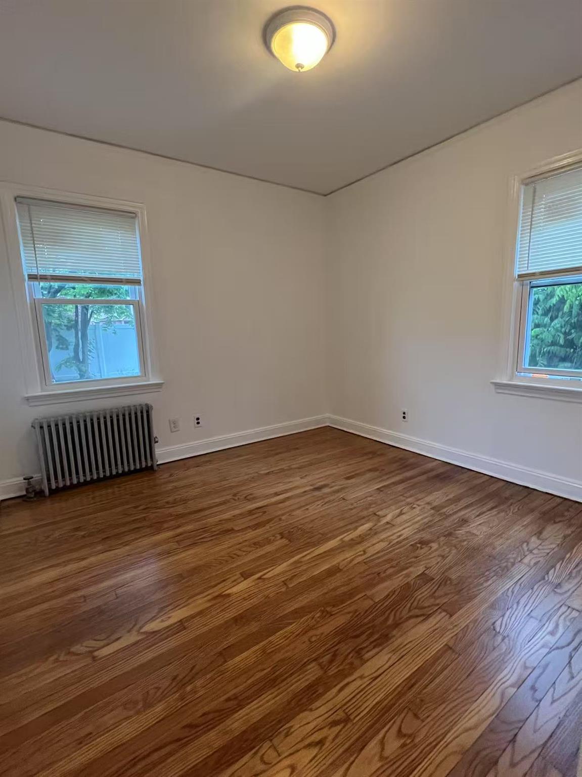 31 Evergreen Lane, New Hyde Park, NY 11040