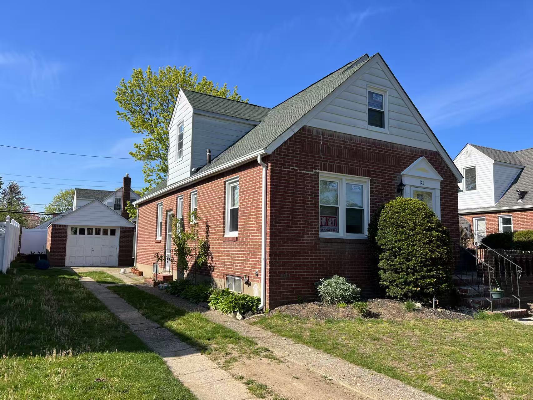 31 Evergreen Lane, New Hyde Park, NY 11040