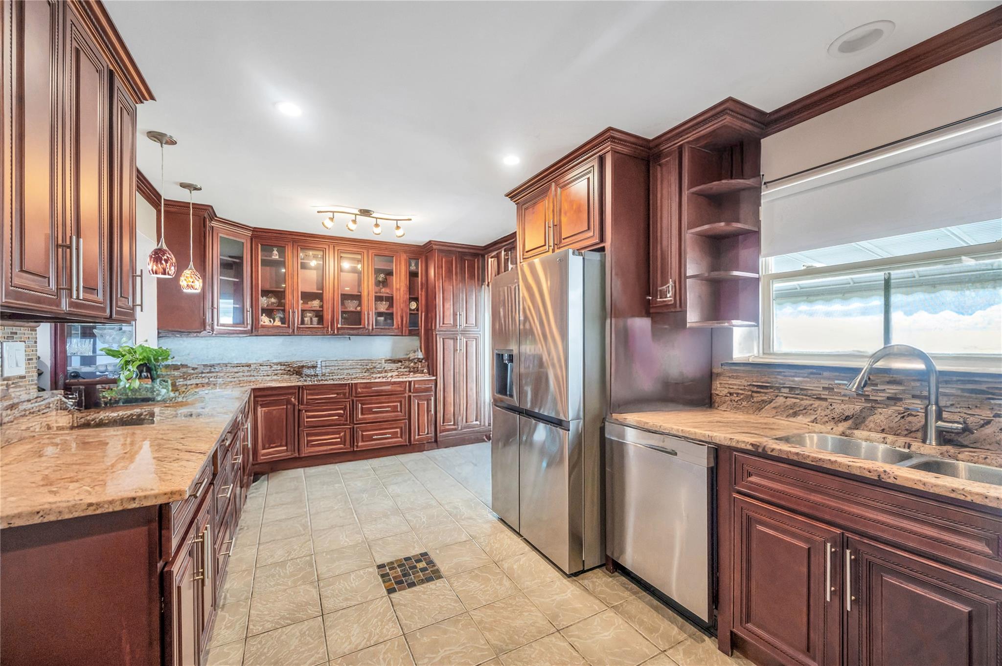 34 Harlem Avenue, Medford, NY 11763